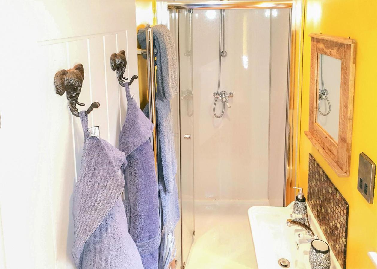 North Star Sanctum Hotel Garton Esterno foto