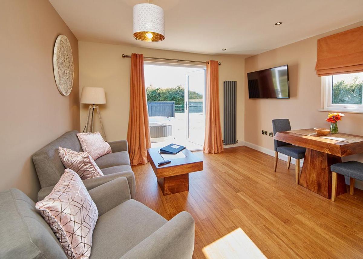 North Star Sanctum Hotel Garton Esterno foto